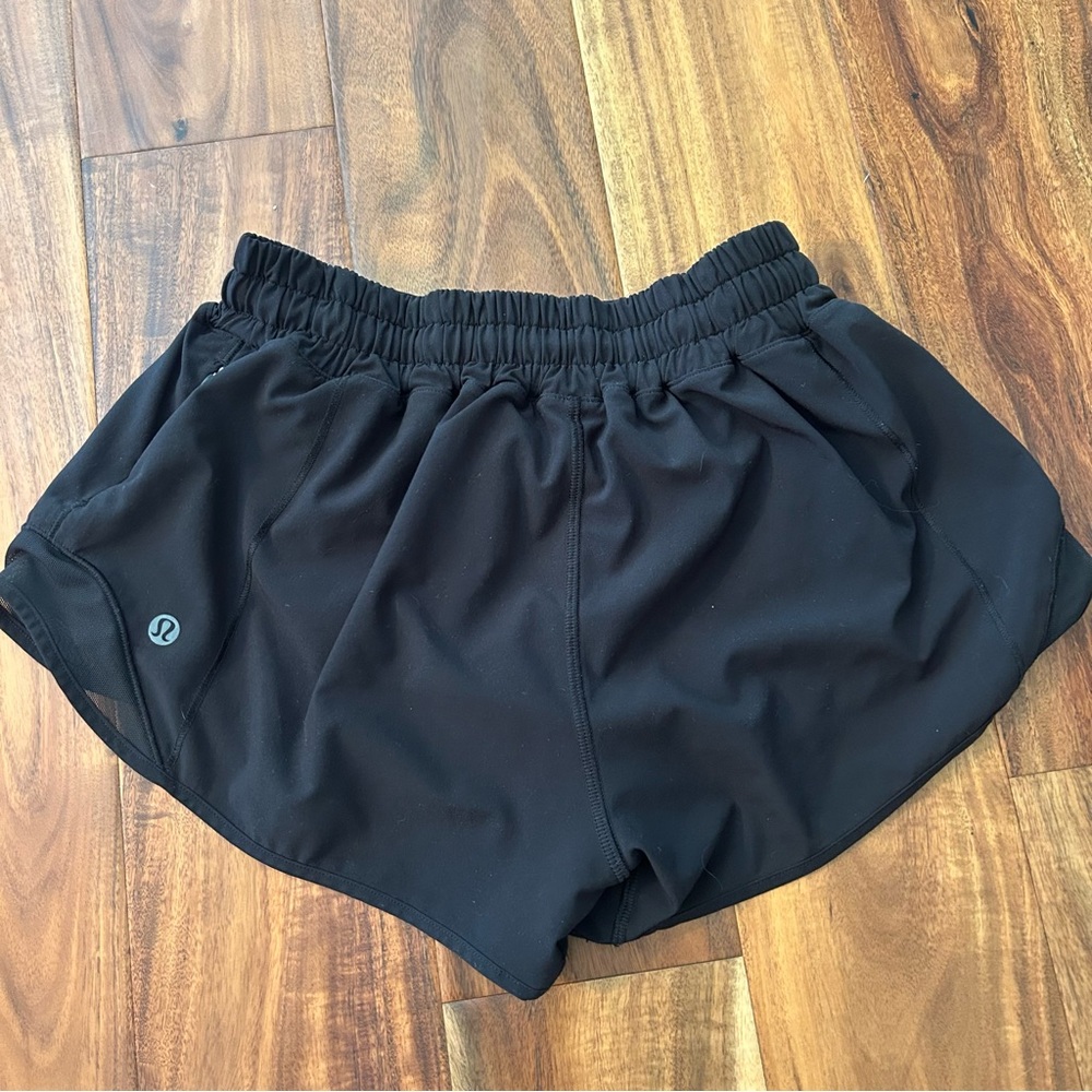 Lululemon Hottie Hot Shorts 2.5” - Picture 2 of 6